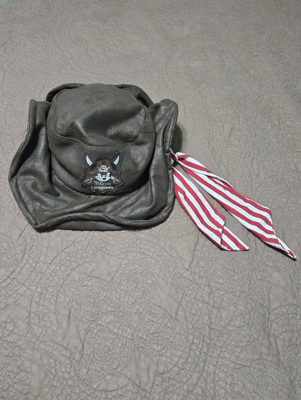 NEW Disney Pirates of the Caribbean hat, captain mickey, costume hat, Youth OS
